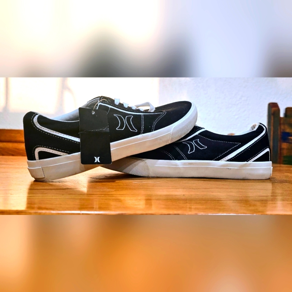 NEW Hurley Boys/Mens Black Canvas Sneakers- 10.5 M